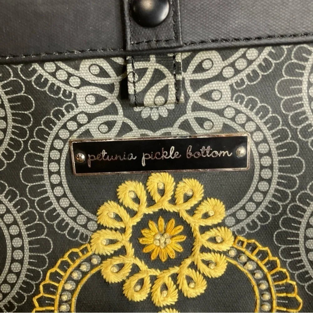 Petunia Pickle Bottom Evening‎ In Innsbruck in gray small/medium diaper bag